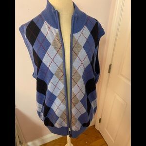 Sweater vest with zipper recently dry cleaned